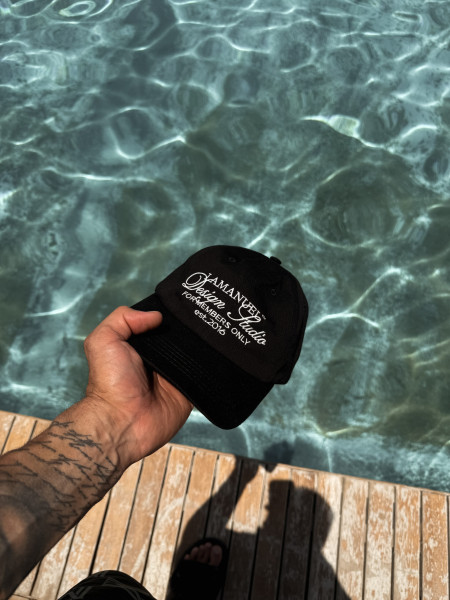 Czapka Design Studio Czarna